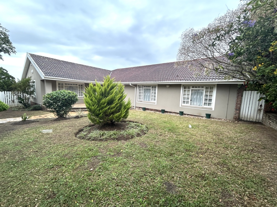 5 Bedroom Property for Sale in Beacon Bay Eastern Cape